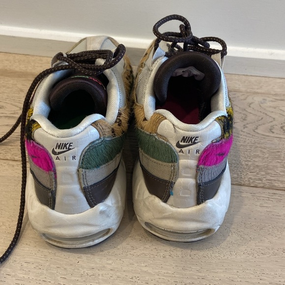 In perfect condition these super cool air max are amazing with any outfit!!! - Picture 6 of 6